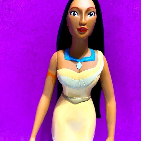 DISNEY VINTAGE 1995 POCAHONTAS INDIAN VINYL DOLL PRINCESS OF POWTAN APPLAUSE 10” - Picture 2 of 12